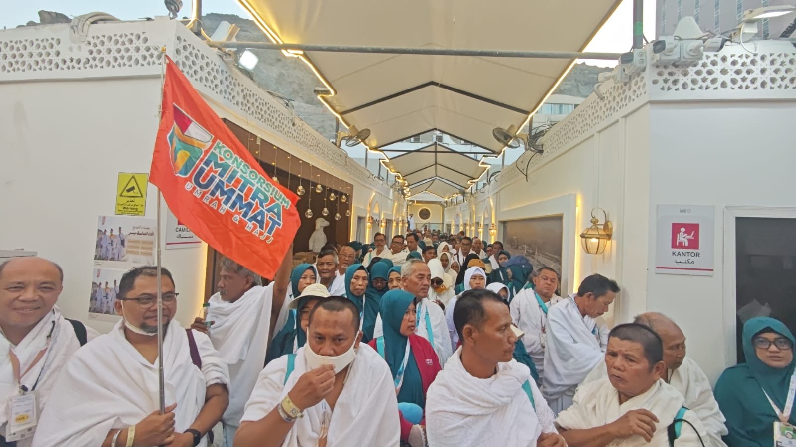 Jemaah Medina Mitra Wisata dalam perjalanan ibadah